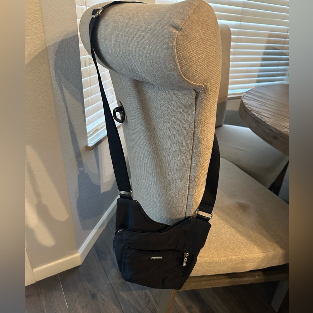 Baggallini cross body black nylon bag